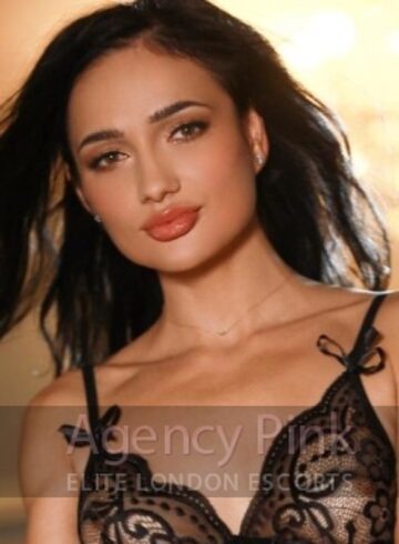 Mayfair petite Lara london escort