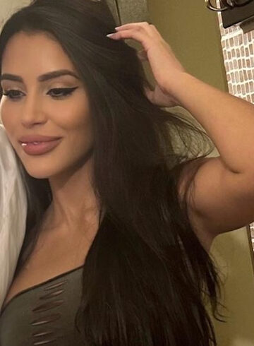 Chelsea latin Roslyn london escort