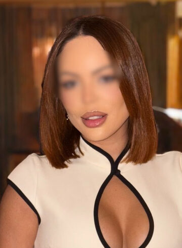 South Kensington brunette Santiaga london escort