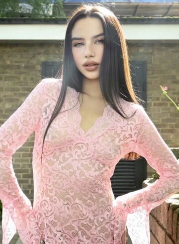 Mayfair brunette Algol london escort