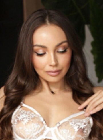 Earls Court brunette Anora london escort