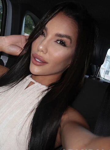 Knightsbridge party-girl Vega london escort