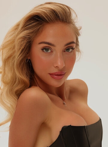 Earls Court blonde Radomira london escort