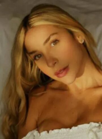 Kensington blonde Elara london escort