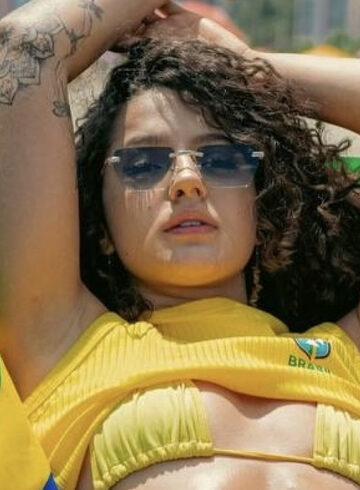 Central London brunette Chapa london escort